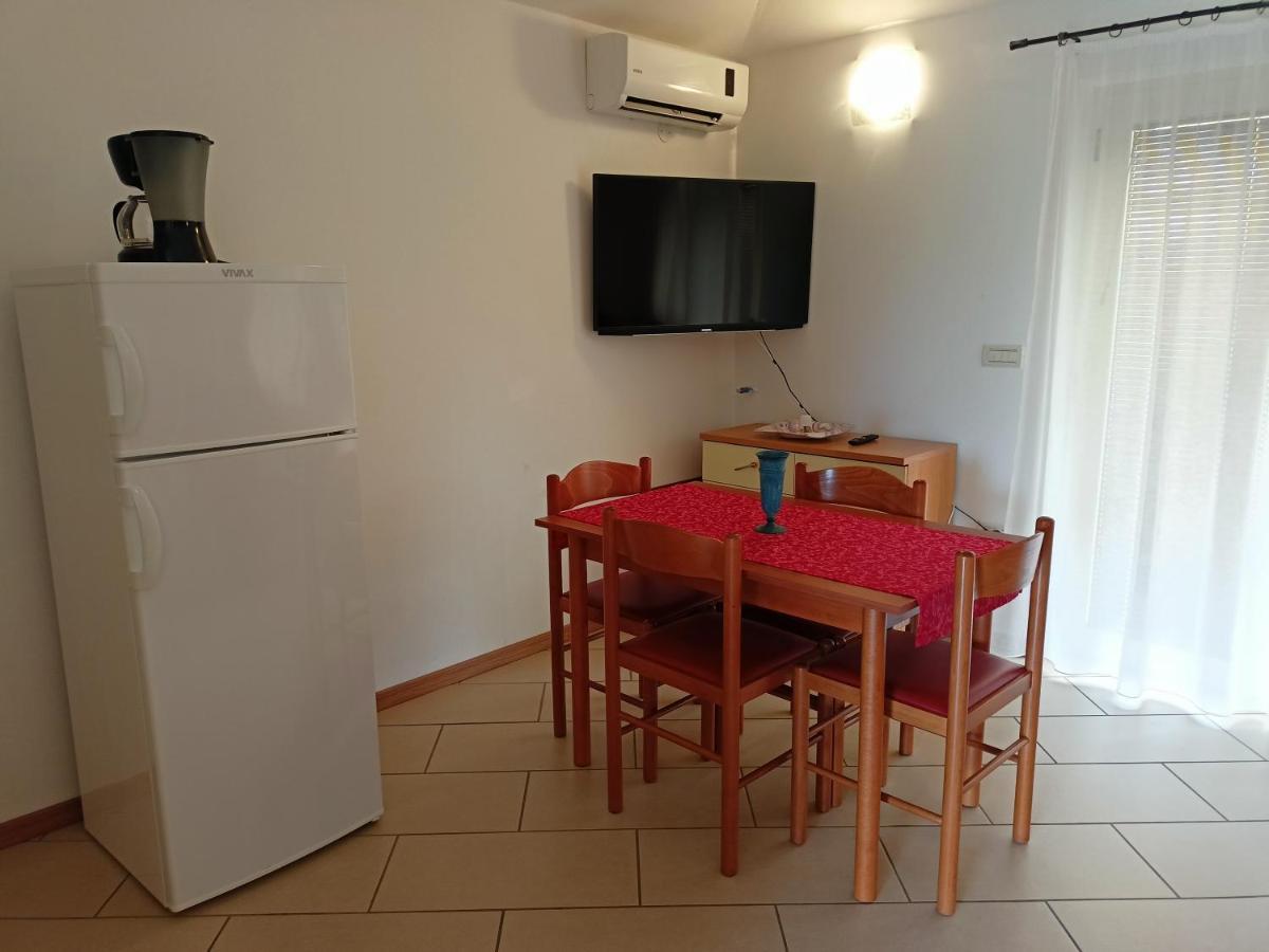 אומאג Apartment Studio Ta-Ti מראה חיצוני תמונה
